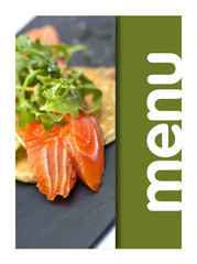 Menu de restaurant avec saumon et blinis