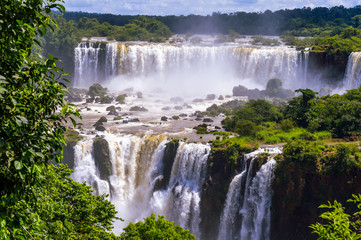 Fototapeta na wymiar Beautiful cascade of waterfalls. Iguassu falls in Brazil