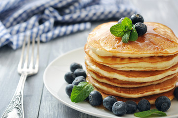 Pancakes with fresh berries - obrazy, fototapety, plakaty