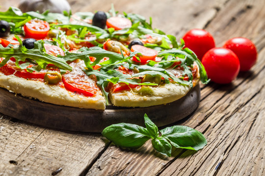 Freshly baked pizza with basil and tomatoes