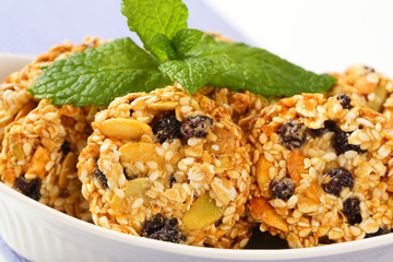 Sesame raisin cookies with pumpkin seeds