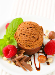 Mini chocolate hazelnut cake with ice cream