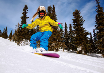 Snowboarder doing a toe side carve