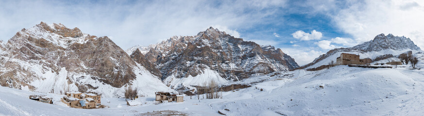 Fototapeta na wymiar Panoramic view of Nerak Pulu village, Zanskar Valley, Ladakh.