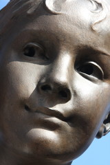 Détail d'une statue du pont Alexandre III à Paris