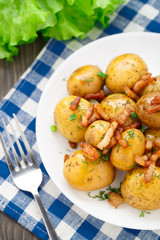 Potato with bacon and herbs