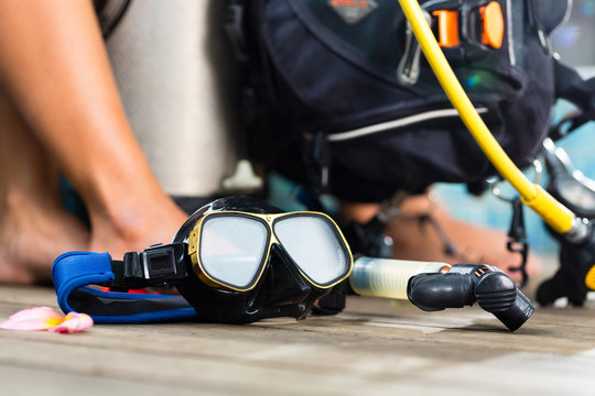 divemaster and students at the diver Course on holiday wearing a