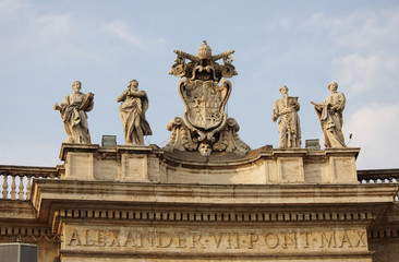 Fototapeta na wymiar The Vatican Bernini's colonnade in Rome
