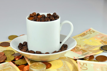 Kaffeebohnen in der Tasse