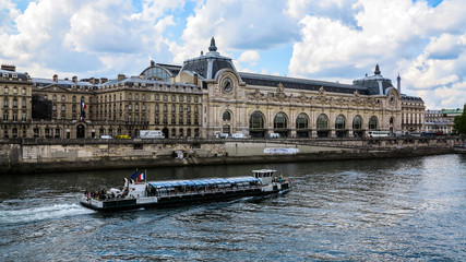 Orsay Museum and the Seine - obrazy, fototapety, plakaty