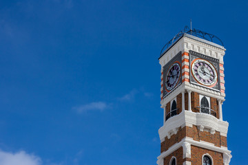 Fototapeta na wymiar Clock Tower z Blue Sky
