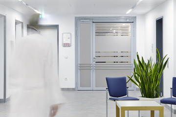 Krankenhaus Eingangstür Station Arzt