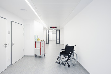 Rollstuhl Flur Krankenhaus