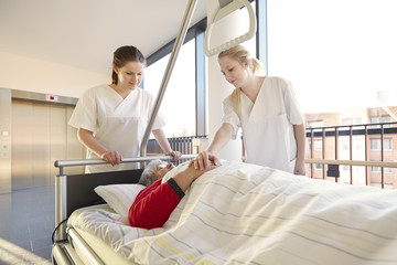 Patientin Krankenhaus Bett Schwestern