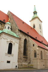 Fototapeta na wymiar Nawa katedry św Marcina w Bratysławie