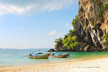 Obraz premium Holiday vacation concept background - Long tail boat