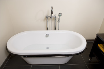 white bath tub