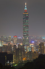 Fototapeta na wymiar piękny wieczór z miasta Tajpej i Tajpej 101. silhouett