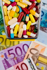 Tabletten, Einkaufswagen, Euroscheine