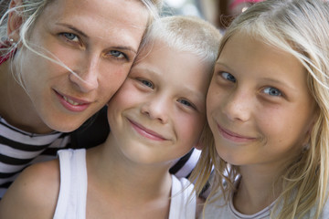 Family portrait, three blondes