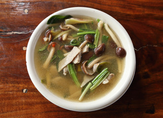 hot and sour soup with pork and mushroom