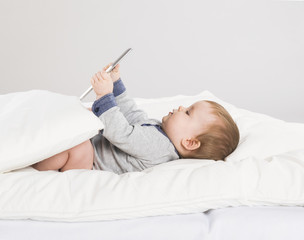 Obraz na płótnie Canvas Baby with digital tablet
