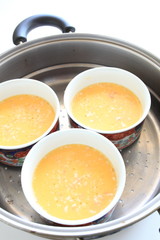cooking of chinese food, mince chicken in steamed egg