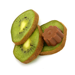 sliced ​​kiwi with chocolate