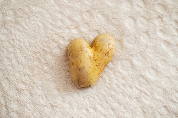 Fototapeta na wymiar Heart Potato