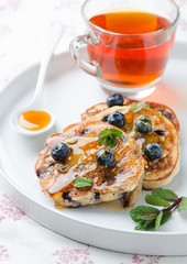 pancakes with blueberries