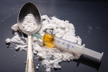 Drug syringe and cooked heroin on spoon - obrazy, fototapety, plakaty