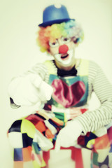 Clown mit ausgstrecktem Zeigefinger