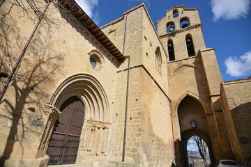 Fototapeta na wymiar Panoramiczny fasada kościoła Laguardia (Rioja, Alava)