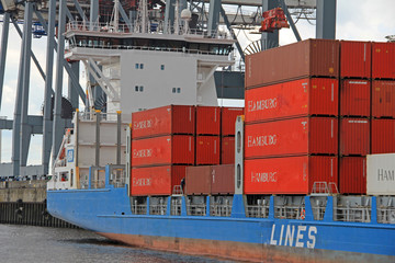 containerschiff in hamburg