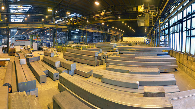 Lagerung von Stahlträgern im Stahlwerk // industry storage