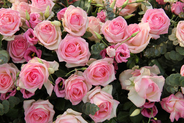 Pink wedding centerpiece: roses and eustoma