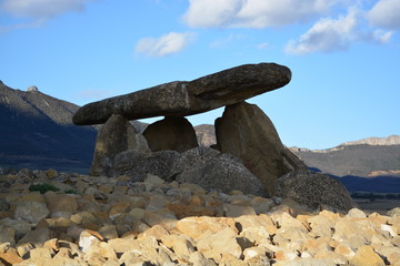 Dolmen en Alava, España © uzkiland
