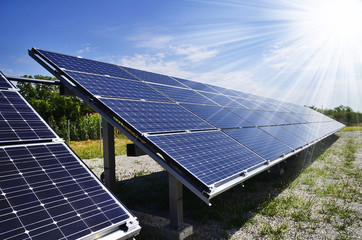 Power plant using renewable solar energy with sun