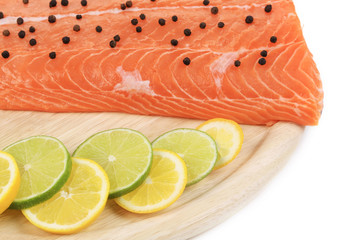 Salmon fillet with pepper and citrus.