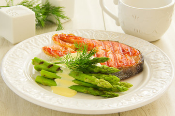 Grilled salmon steak with asparagus.