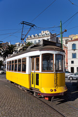Plakat ¯ółty tramwaj Iconic 100 lat Lizbony