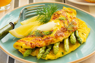 Omelette with asparagus.