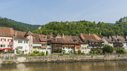 Fototapeta na wymiar Saint Ursanne, Stare Miasto, Jura, Jura, Rzeka, Lato, Szwajcaria