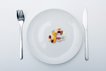 Tablettenmix auf Teller