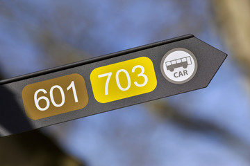 Signalétique à une station de bus