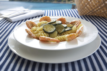 Pasta zucchine e ganberetti
