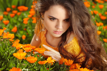 Naklejka premium Beauty Romantic Girl Outdoors. Beautiful Teenage Model girl pos