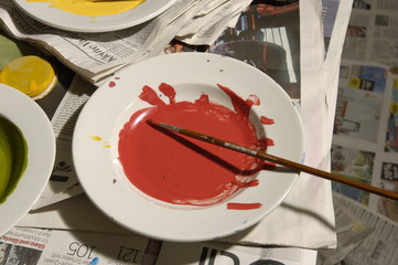 Rote Farbe zum Malen bereit, Schweiz