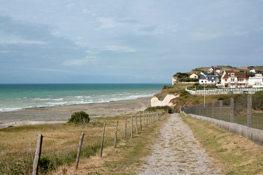 Chemin de front de mer &agrave; Criel sur Mer en Normandie