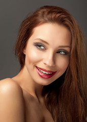 Fototapeta premium Hübsche Frau mit braunen Haaren